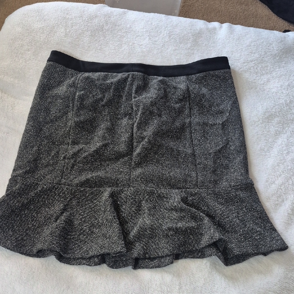 Liz Claiborne Black and Gray Tweed Ruffle Hem Mini Skirt Sz. 16